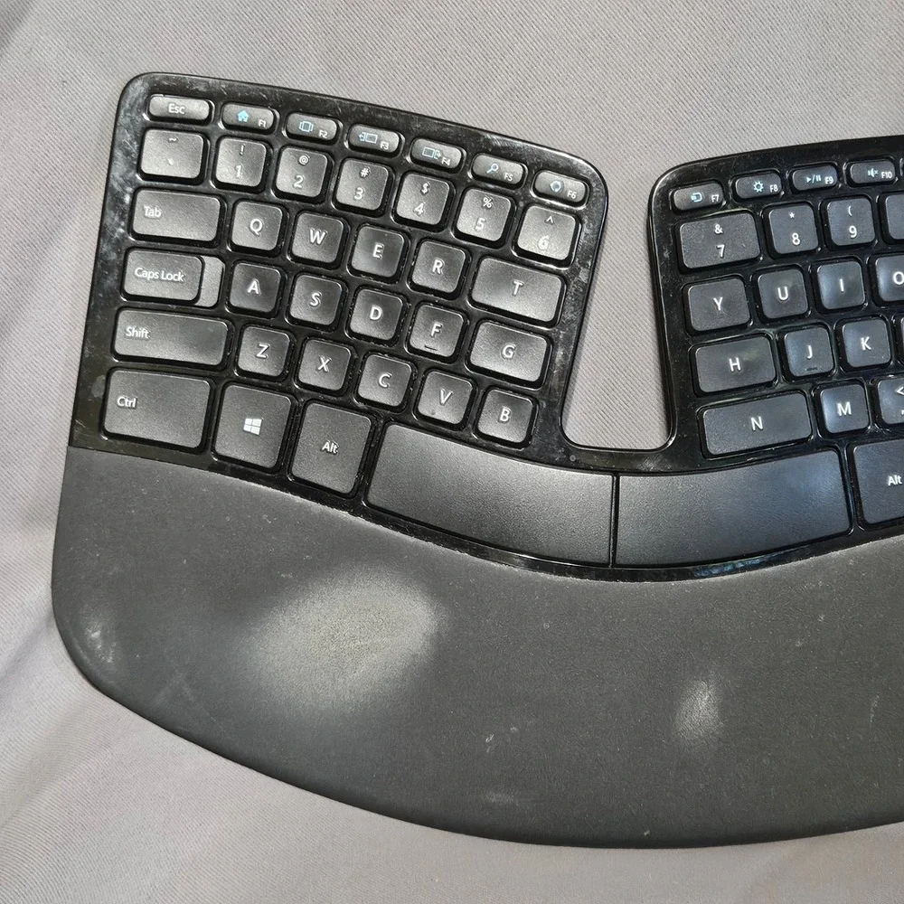 Microsoft Sculpt Ergonomic Keyboard Model‎ 1559 Black Wireless Split No Dongle